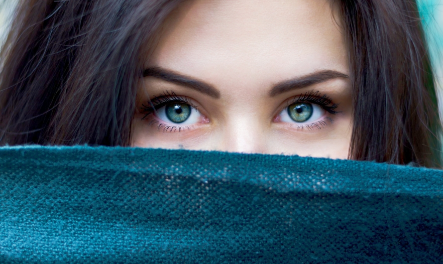 How to Enhance Your Eye Shape with These 4 Eyeliner Techniques