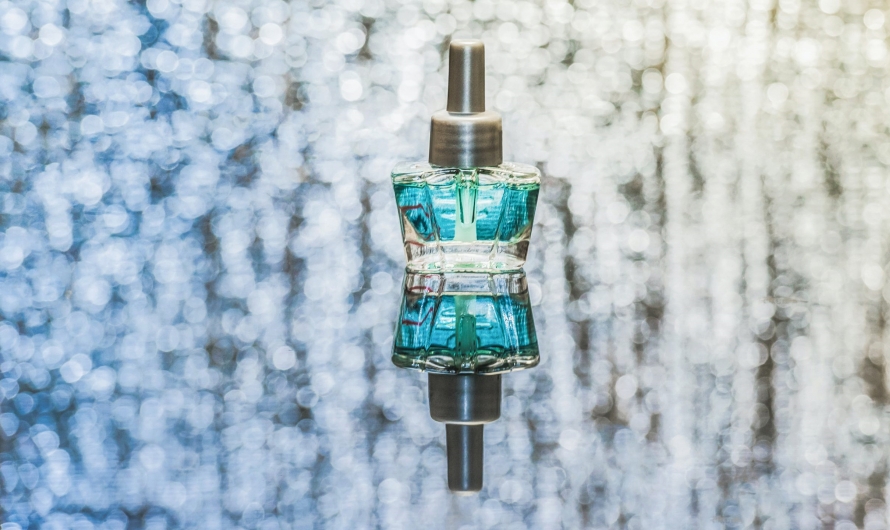 How to Match Your Perfume with Your Outfit and Mood